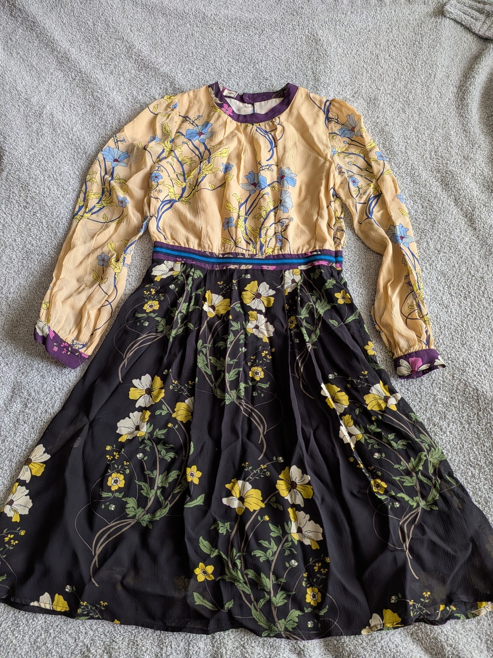 🌼B2G1🌼 Warm Floral Contrast-Waist Floral Midi Dress in Black and Light Yellow - Picture 2 of 9